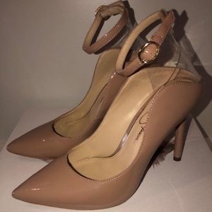 Pointed-Toe Pumps